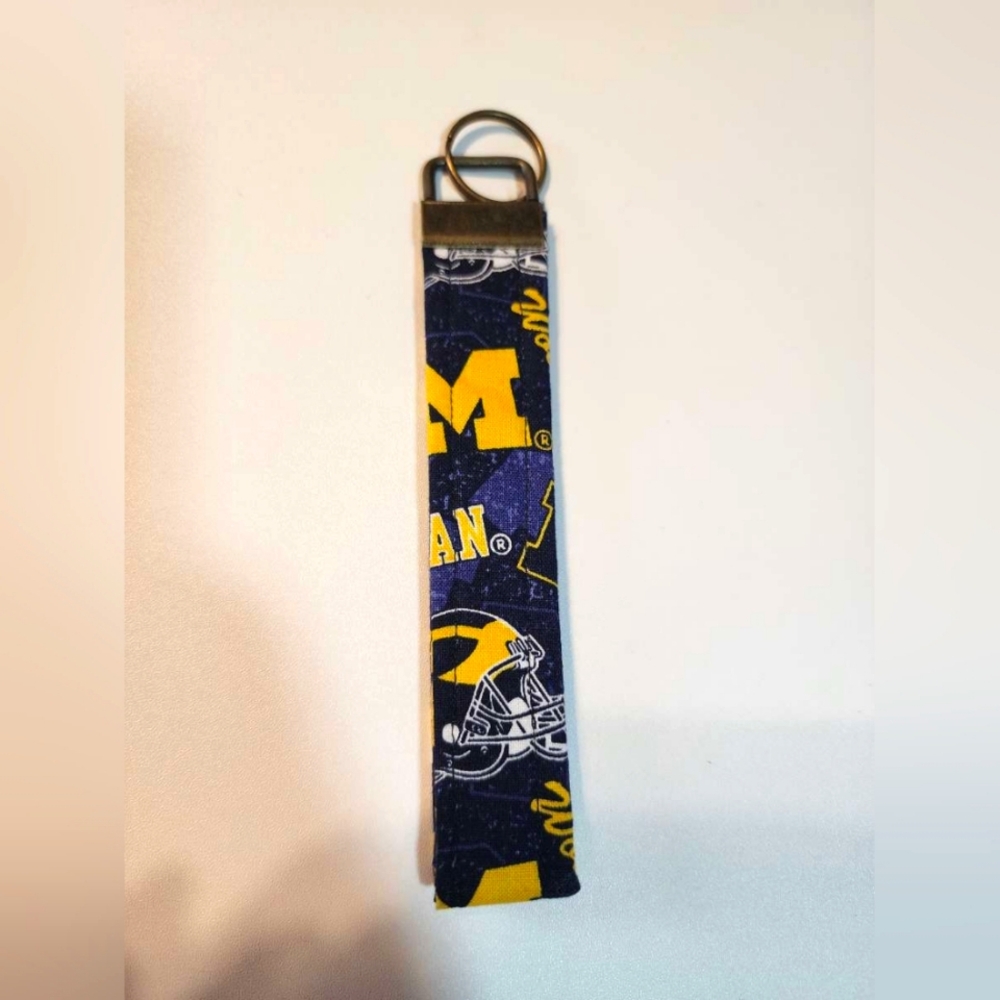 Michigan Keychain with Gold or Rust Keyring